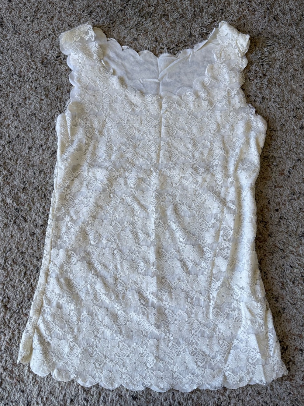 Vintage-Style Scalloped Floral Lace Tank Top in Ivory